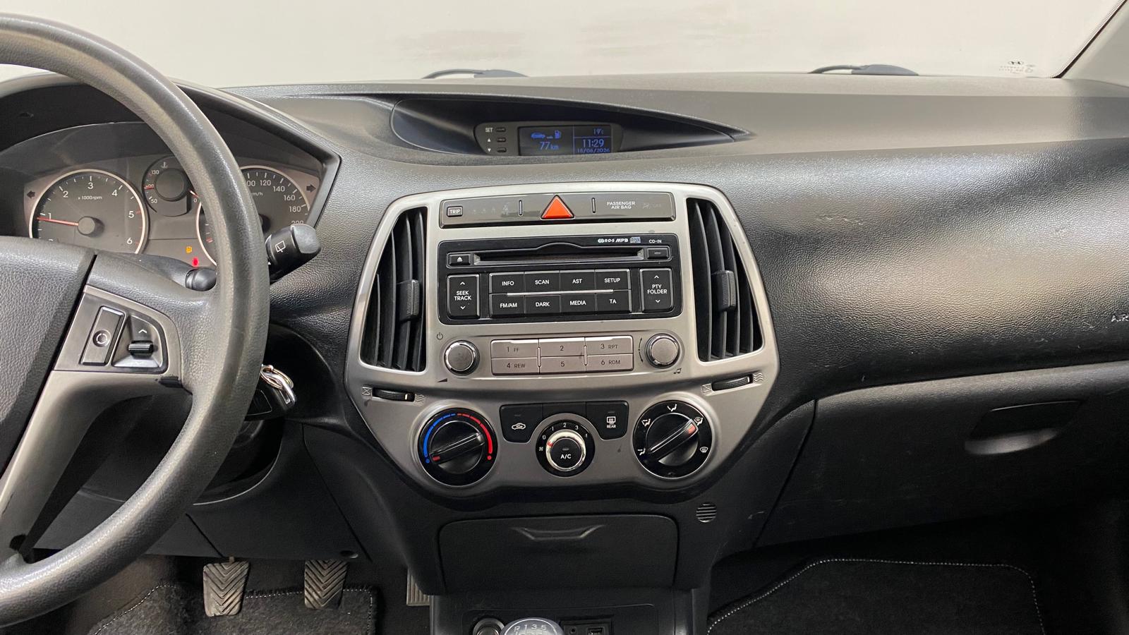 HYUNDAI i20 11